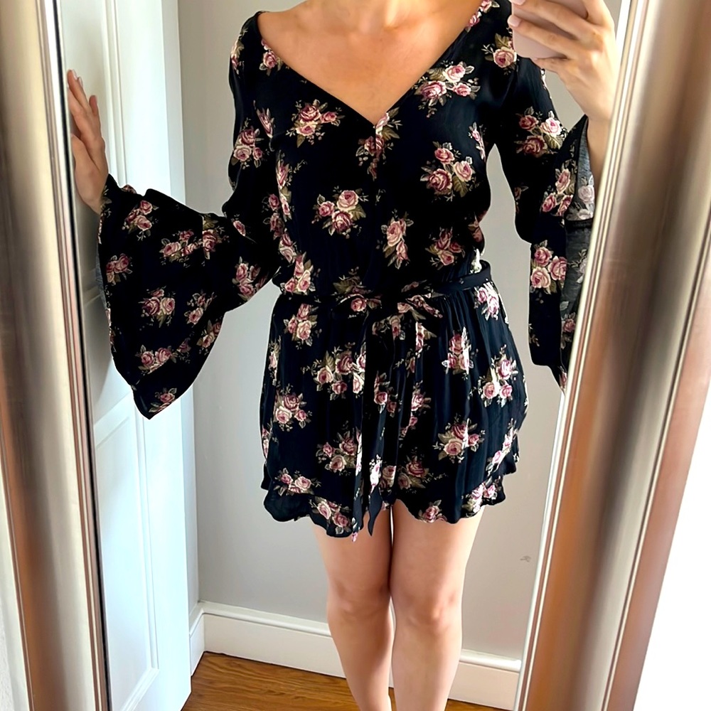 AMERICAN EAGLE Floral Long Bell Sleeve Romper